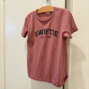 Taylor Swift Swiftie short sleeve T-shirt medium girls 10-12